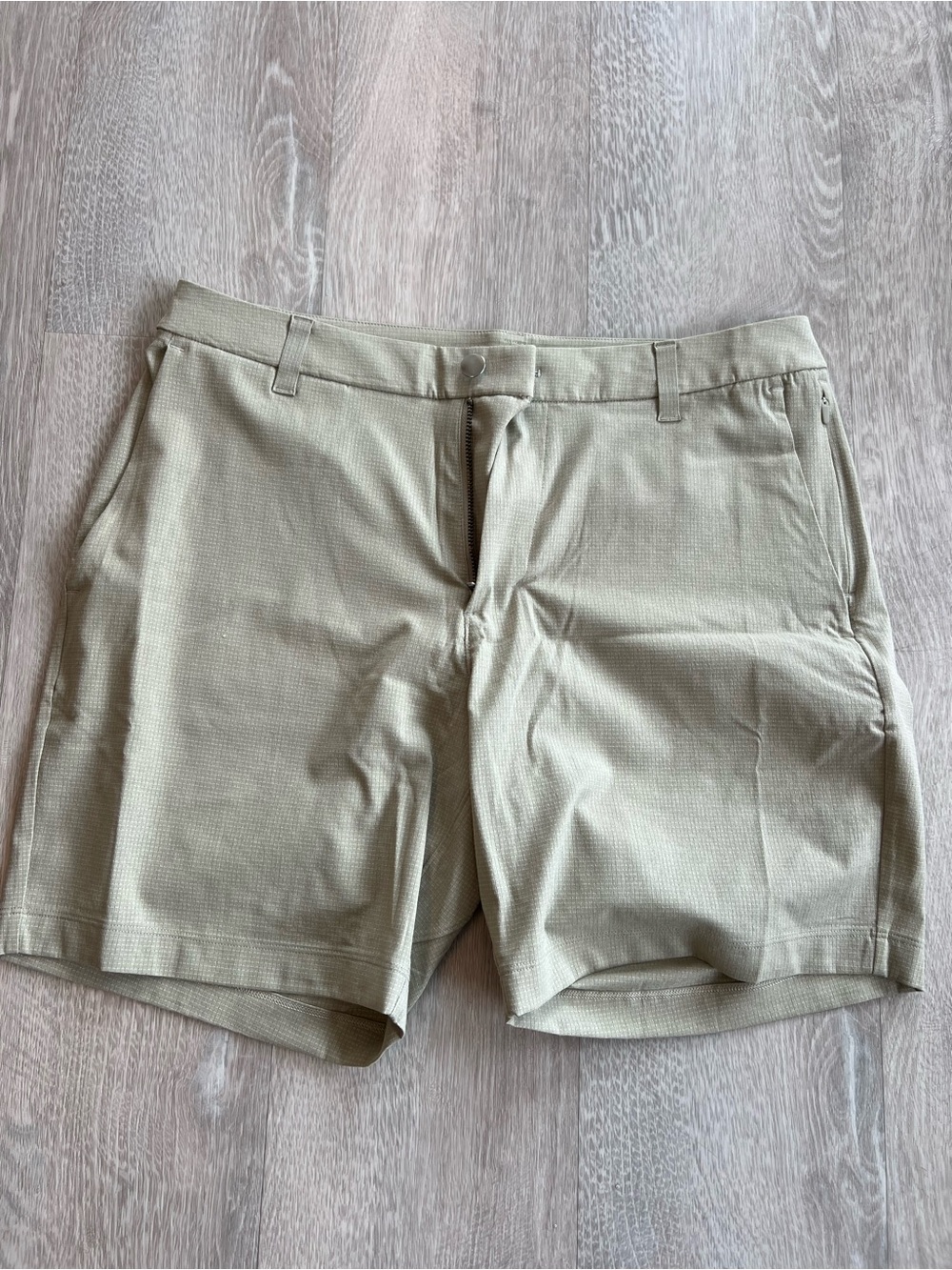 lululemon athletica Men's Performance Shorts in Light Olive, 7” inseam